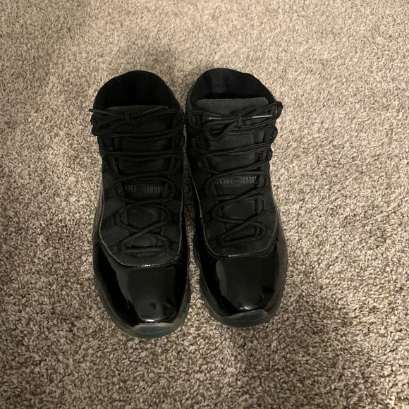Cap and Gown Jordan 11 - Picture 1 of 6